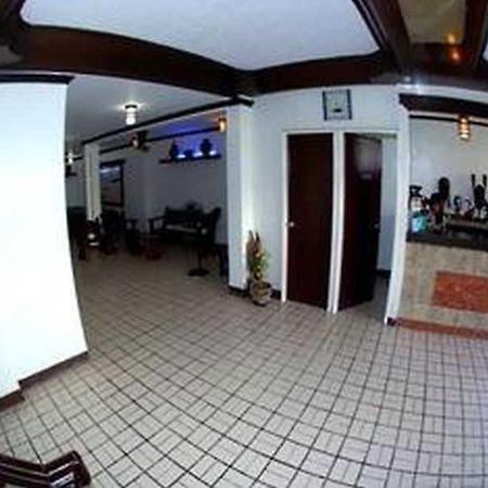 Nikkos Place Travellers Inn Manoc-Manoc Exterior photo