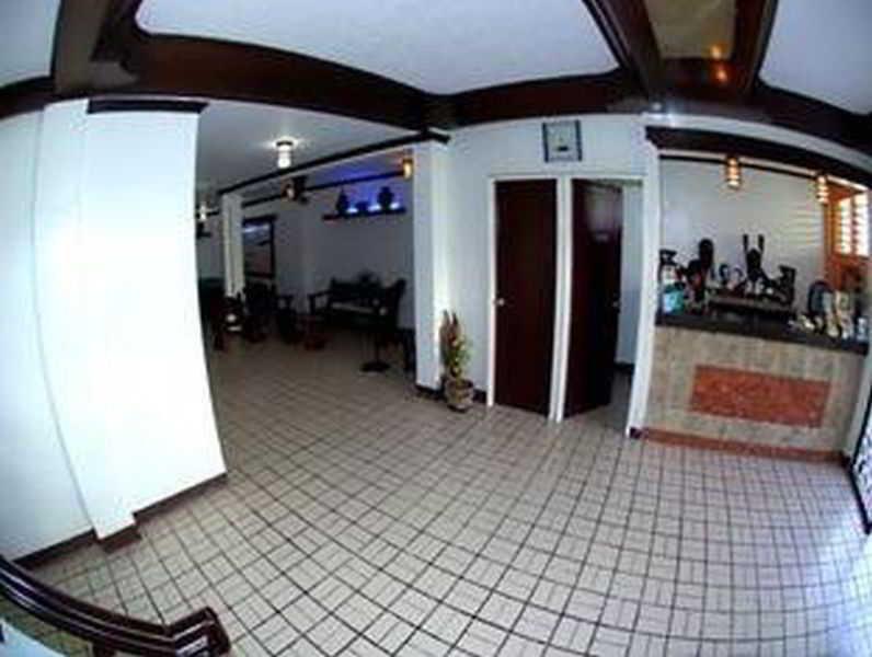 Nikkos Place Travellers Inn Manoc-Manoc Exterior photo