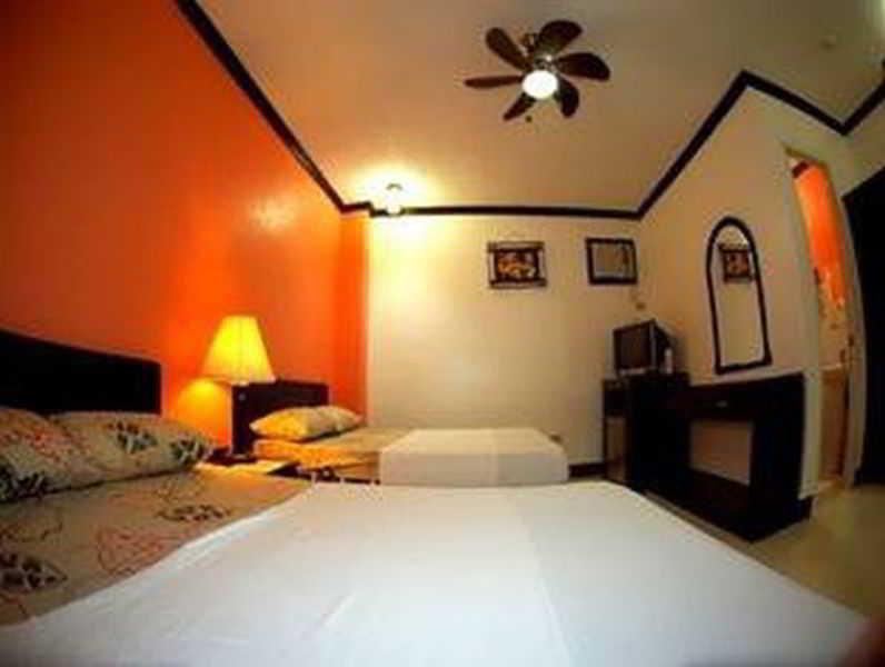 Nikkos Place Travellers Inn Manoc-Manoc Exterior photo