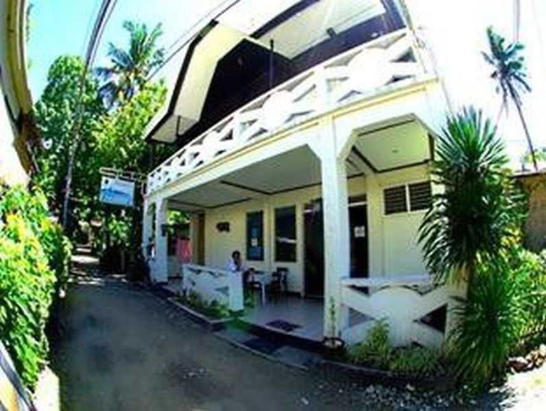 Nikkos Place Travellers Inn Manoc-Manoc Exterior photo